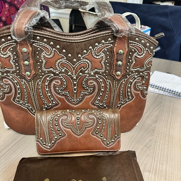 Montana West Brown Embroidered Women's Bag concealed carry section with wallet - Picture 2 of 11